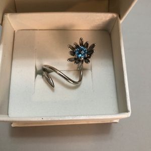 White gold Fun Flower Ring with Blue Stone 9